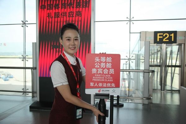 王怡：用心、用情、用愛工作的國航重慶地服人